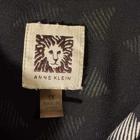 Anne Klein Tops - Anne Klein Elegant Black Top
